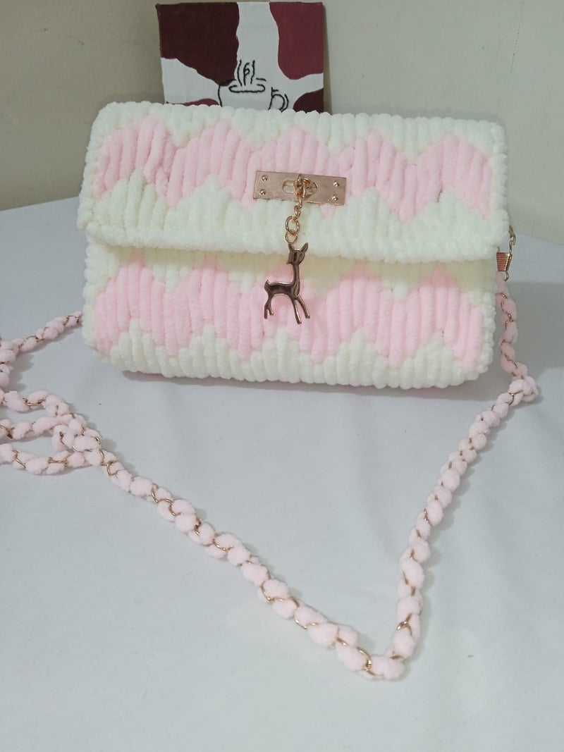 HANDMADE BAGS FOR LADIES AVAILABLE IN ALL COLORS AND FULLY CUMSTOIZALBE