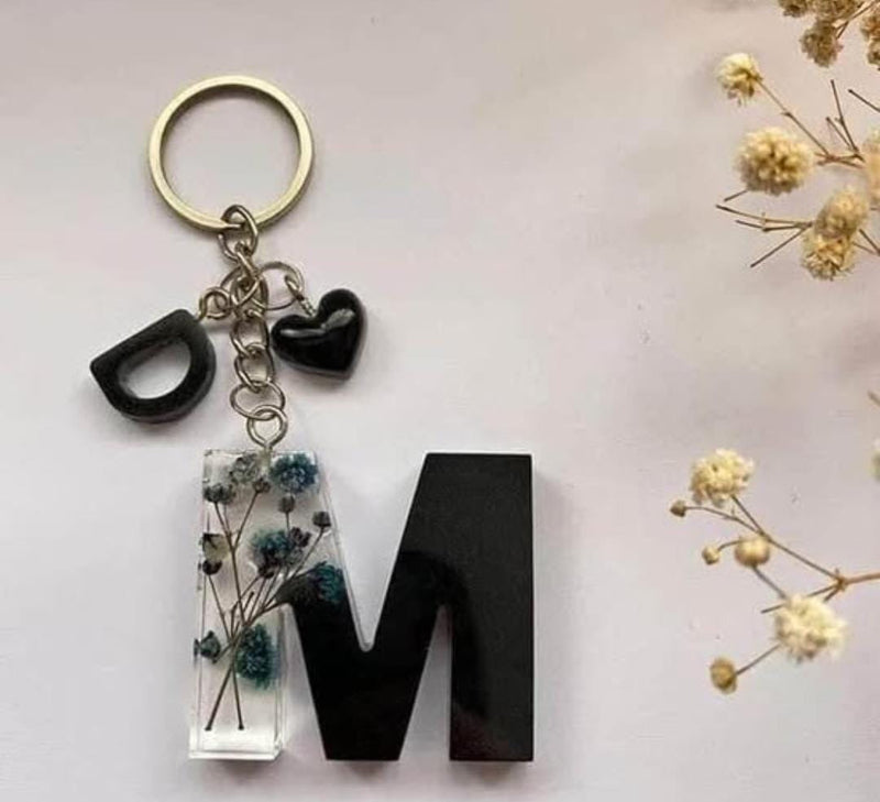 The "Rose & Gold" Split-Resin Monogram Keychains A Delicate Balance of Modern Chic and Natural Beauty