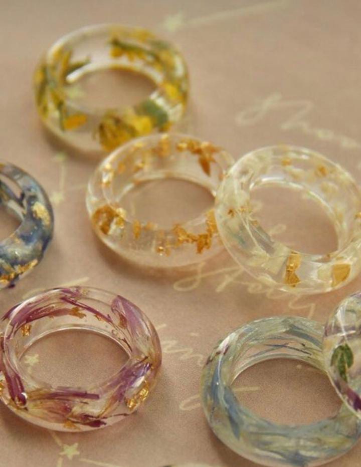 Handcrafted Botanical Resin Ring – Real Dried Flower & Gold Leaf Minimalist Jewelry
