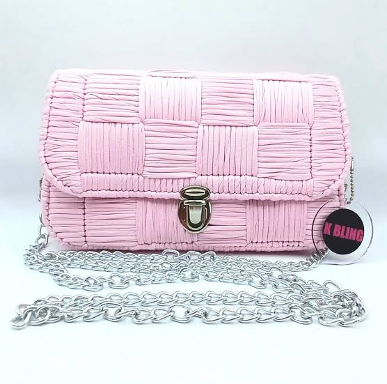 Signature Woven Clutch – Hand-Crafted Pastel Pink Crossbody Bag