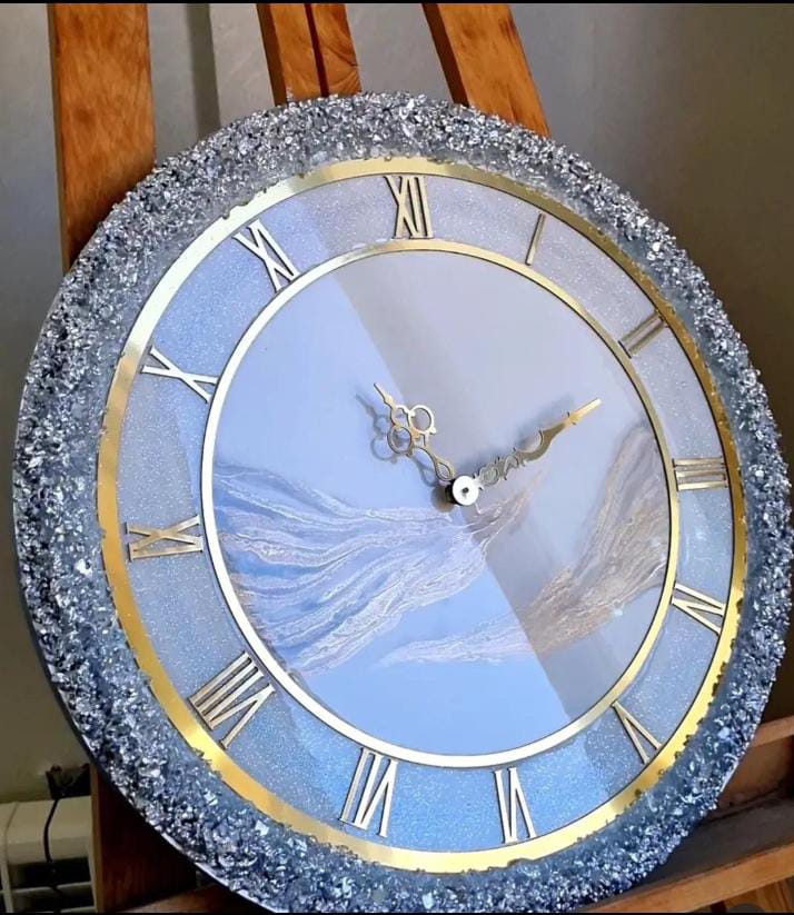 Silver Frost Luxe Geode Wall Clock – Handcrafted Shimmering Resin Timepiece with Crushed Glass Border
